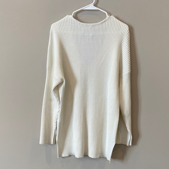 Abercrombie & Fitch White V-Neck Ribbed Sweater - Picture 2 of 3